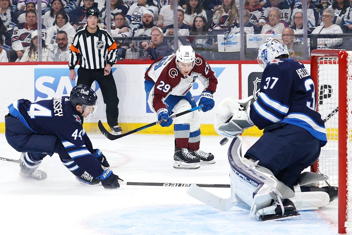 What’s going on with the Jets’ defensive play against the Avalanche?