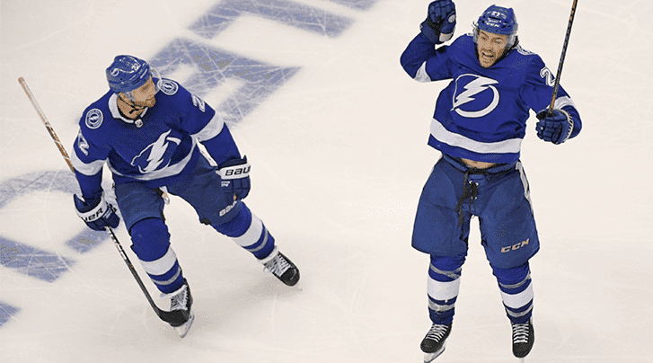 Lightning sign Point to eight-year extension