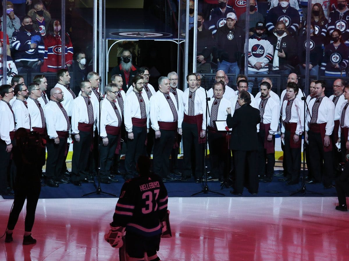 Watch: Hoosli Ukrainian Male Chorus performs national anthems before Jets-Canadiens Game