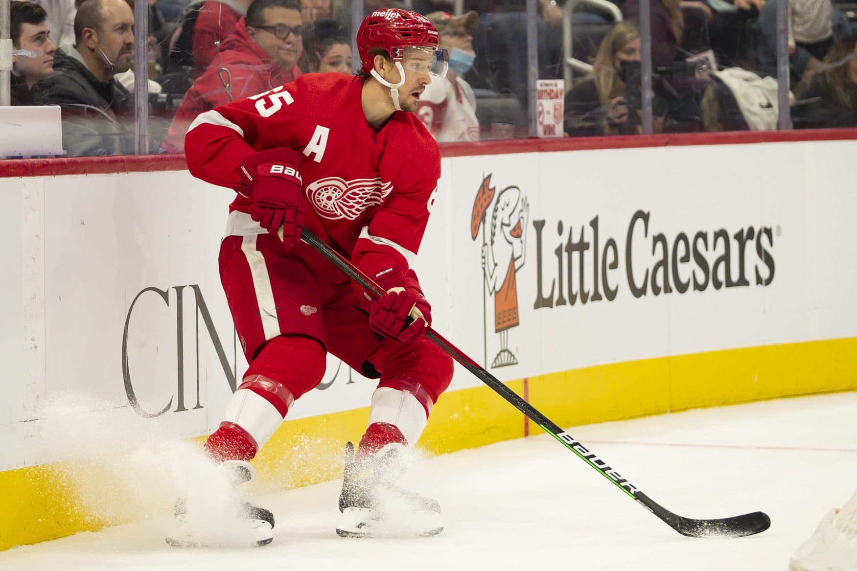 Vancouver Canucks sign defenseman Danny DeKeyser to professional tryout