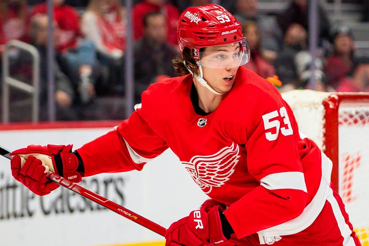 Detroit Red Wings defenseman Moritz Seider wins Calder Trophy