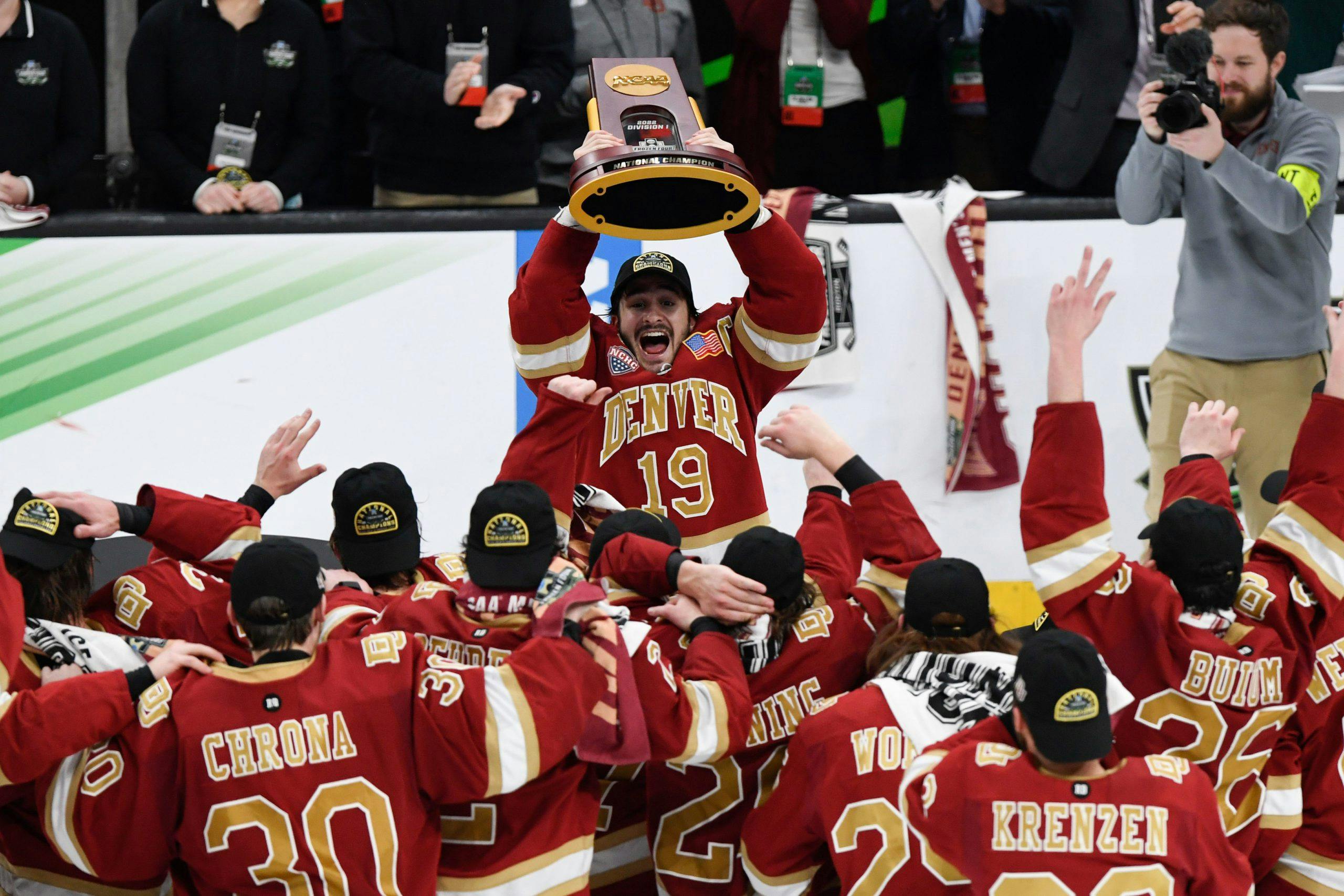 Denver Pioneers crowned Frozen Four champions in 5-1 win