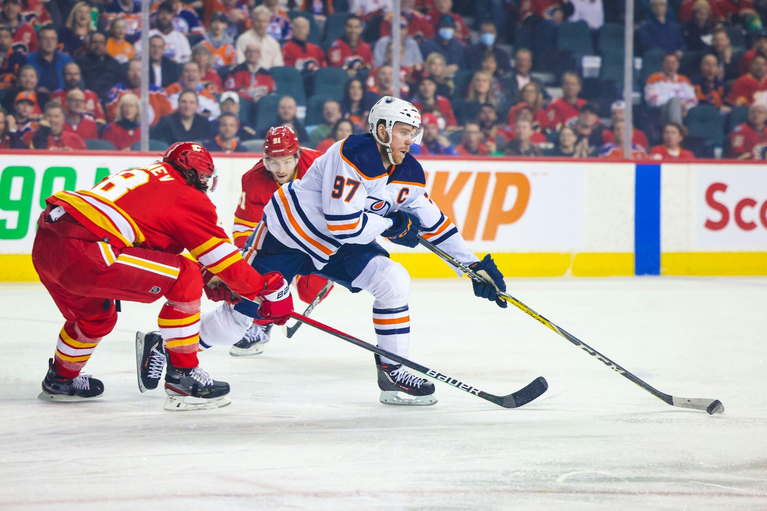 Calgary Flames re-sign Andrew Mangiapane to three-year contract - Daily  Faceoff
