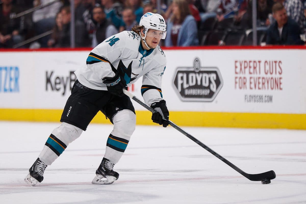 San Jose Sharks re-sign Alexander Barabanov for two years, $2.5 million AAV