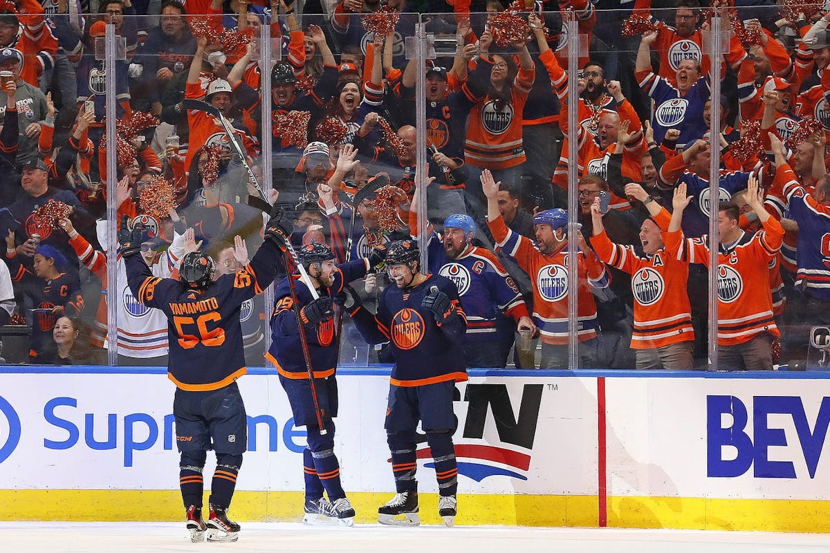 How Edmonton Oilers, Calgary Flames fans are bringing the action outside  the arenas - ESPN