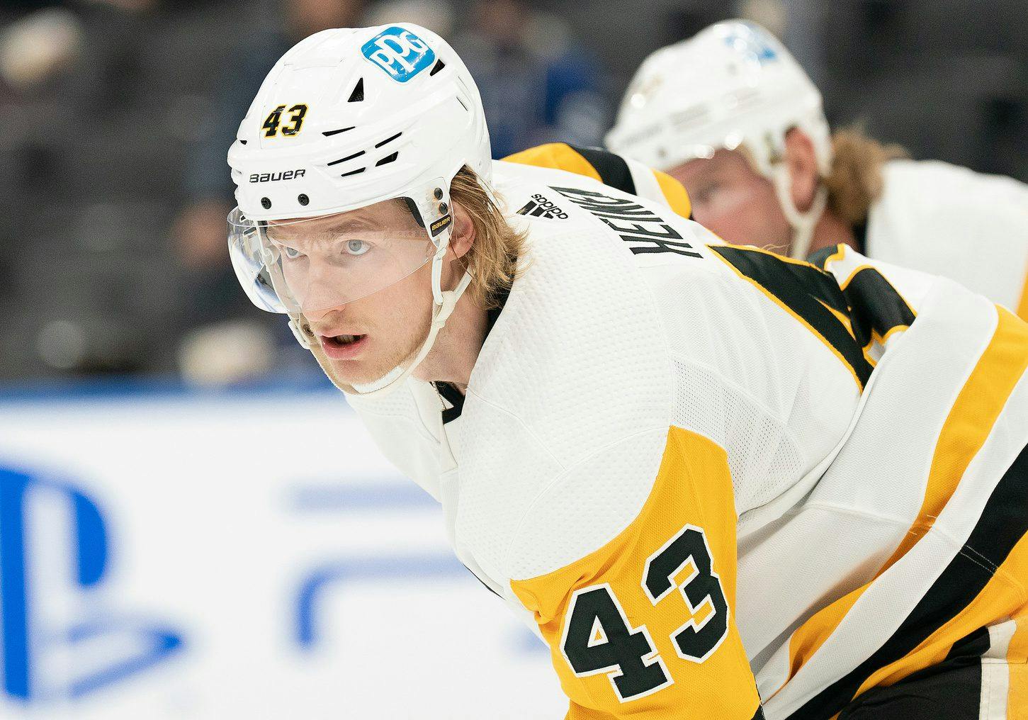 Boston Bruins sign Danton Heinen to one-year contract