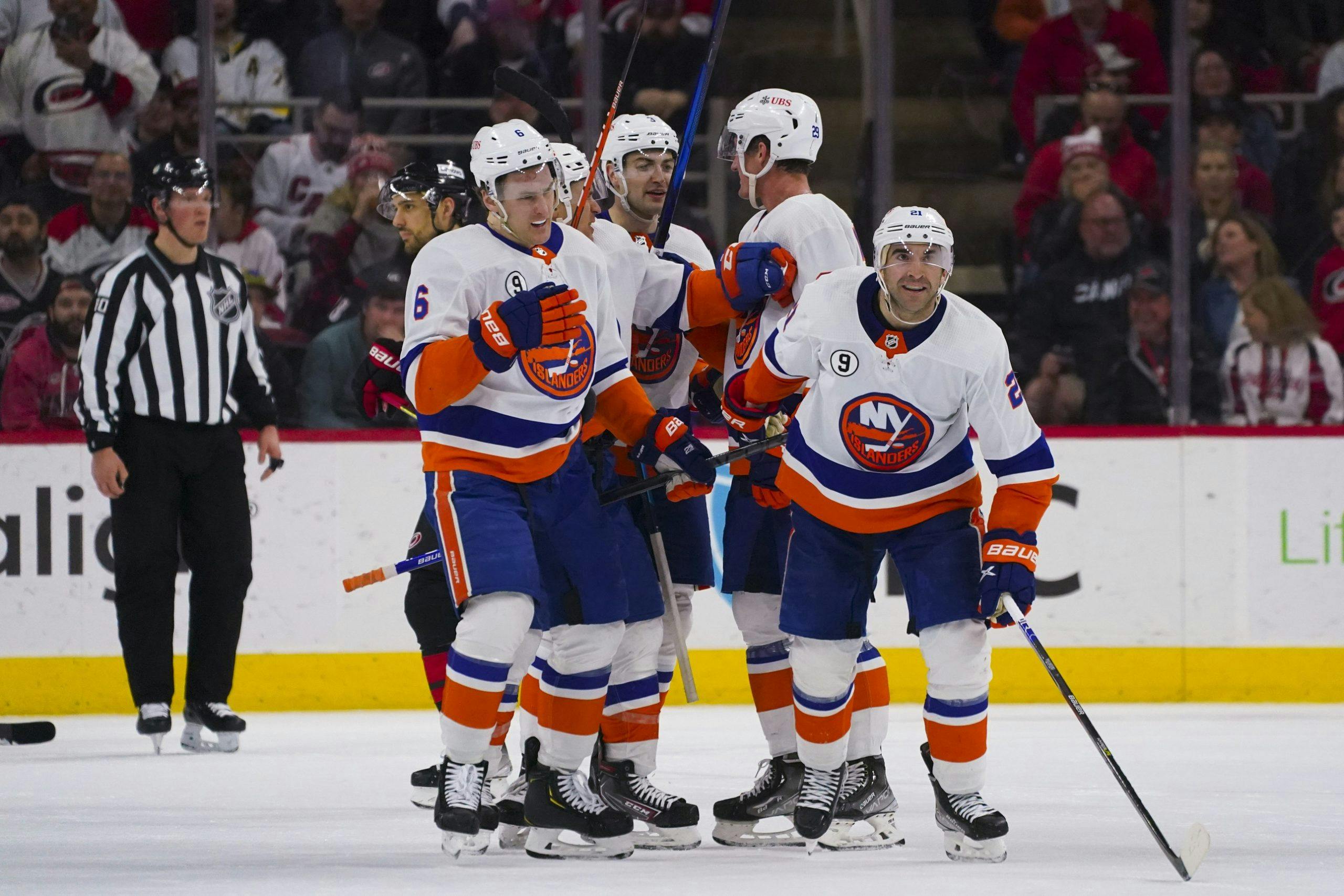 Should the New York Islanders Re-Sign Robin Lehner?