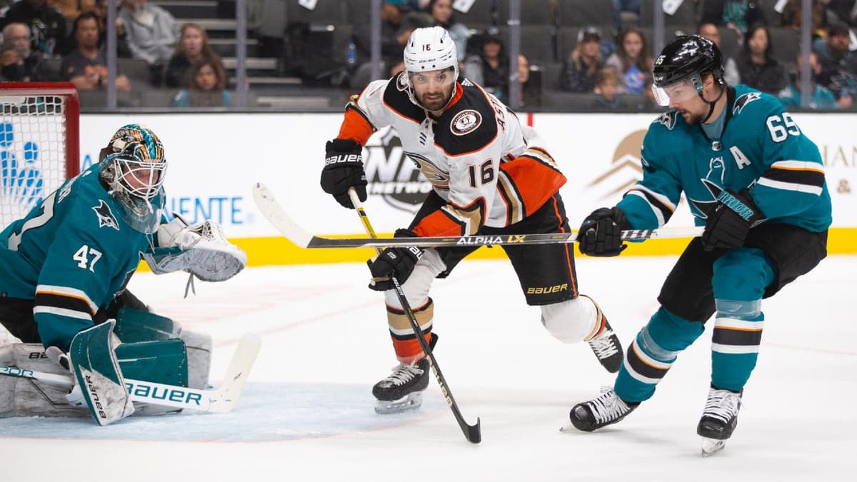 Toronto Maple Leafs sign Zach AstonReese to professional tryout