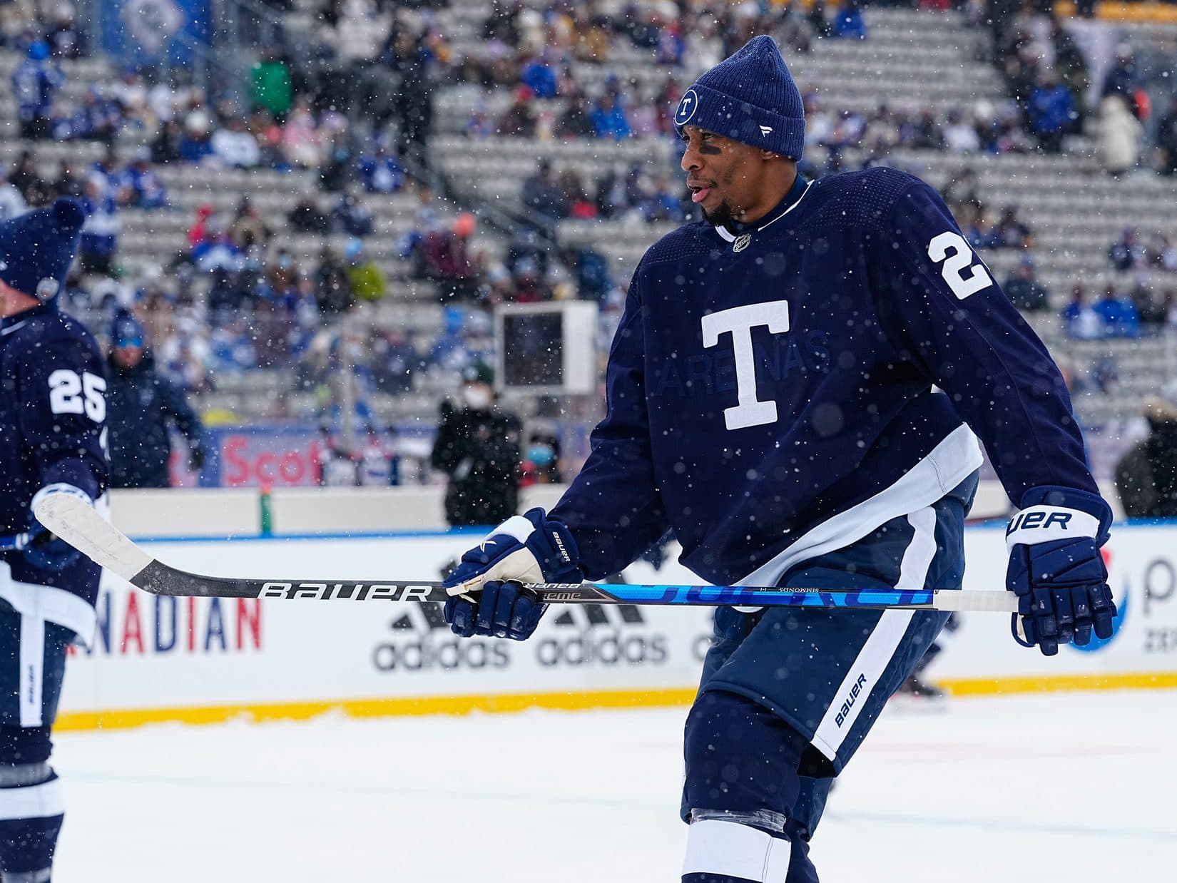 Report: Toronto Maple Leafs make Wayne Simmonds available for trade