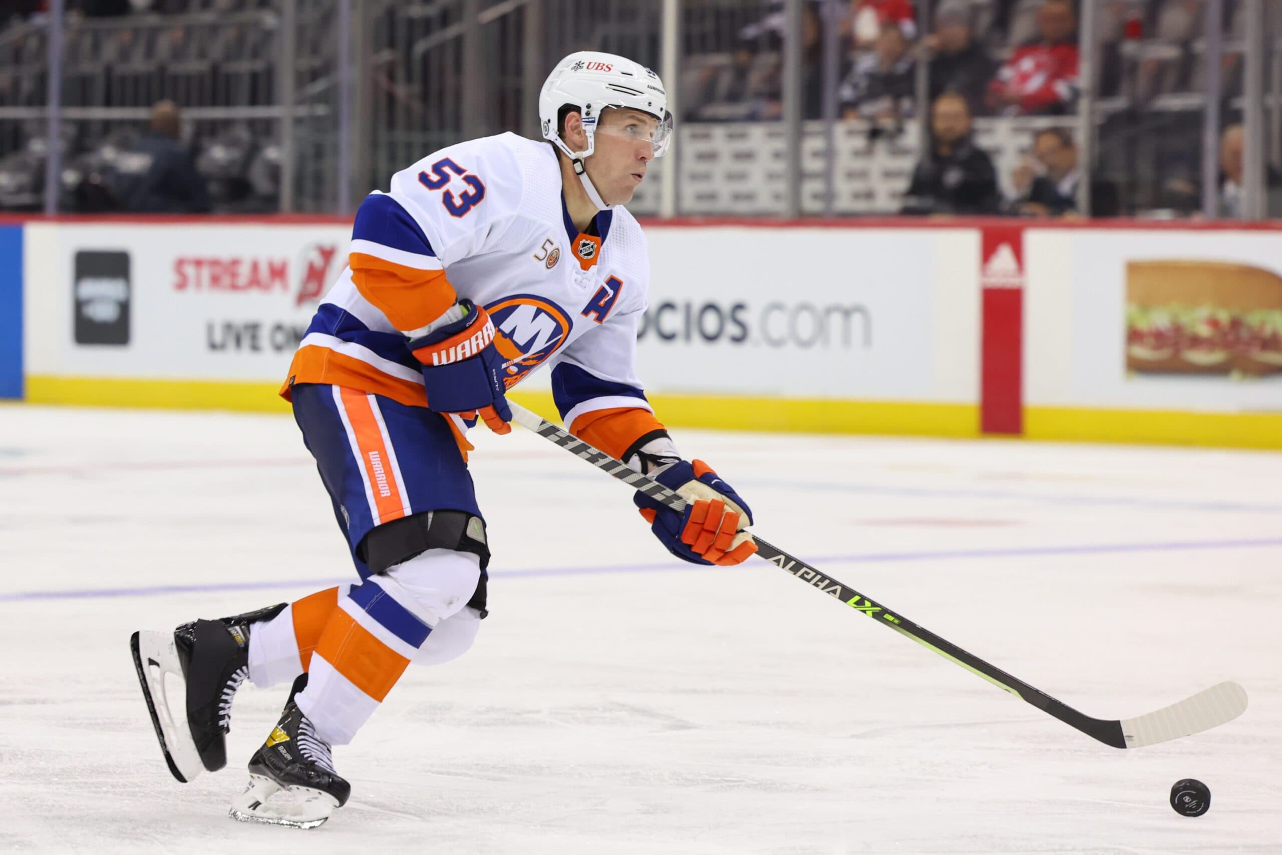 Islanders’ Casey Cizikas placed on IR; recall Kyle MacLean from AHL