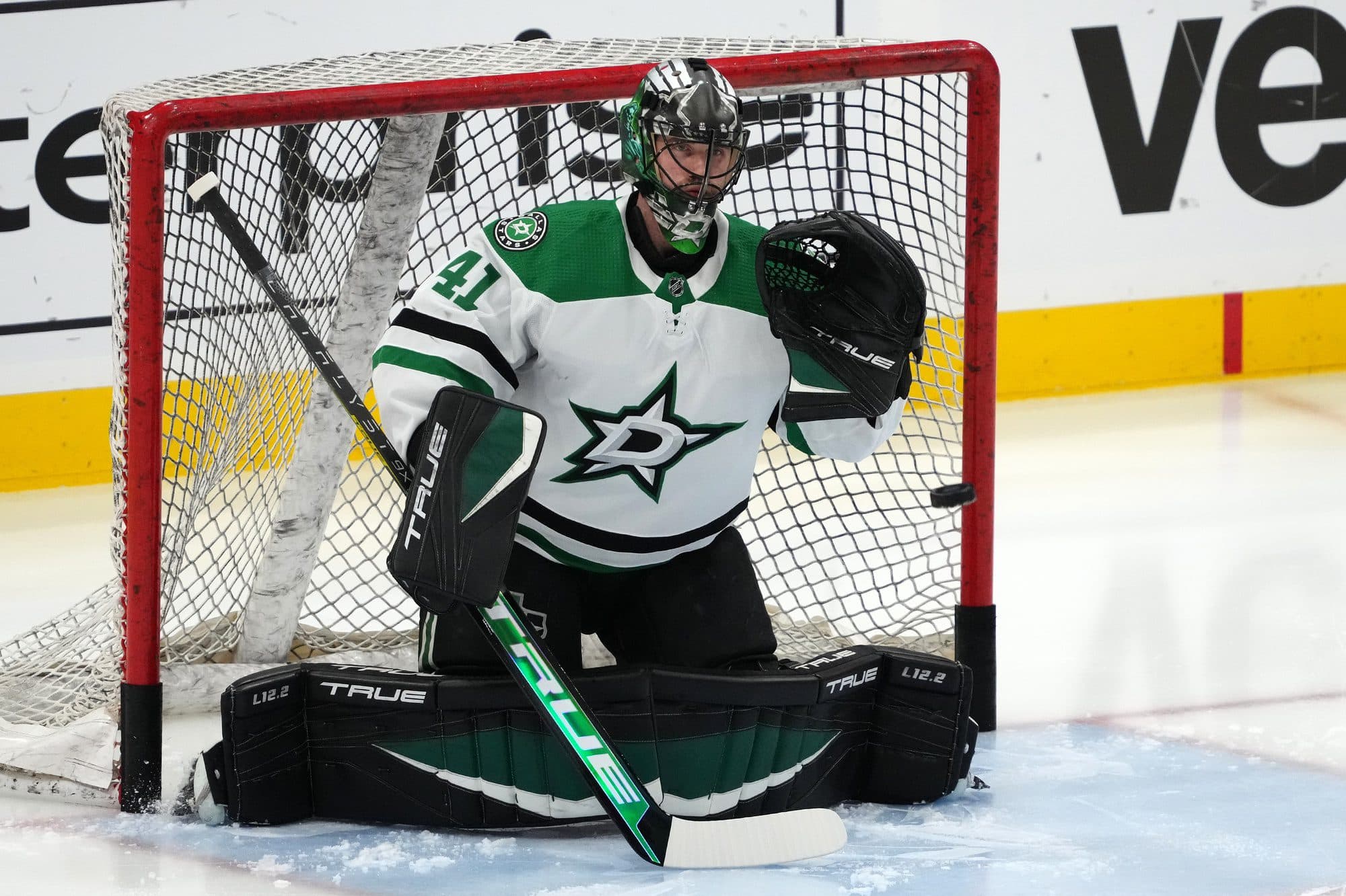 Dallas Stars goaltender Scott Wedgewood leaves Thursday’s game on stretcher