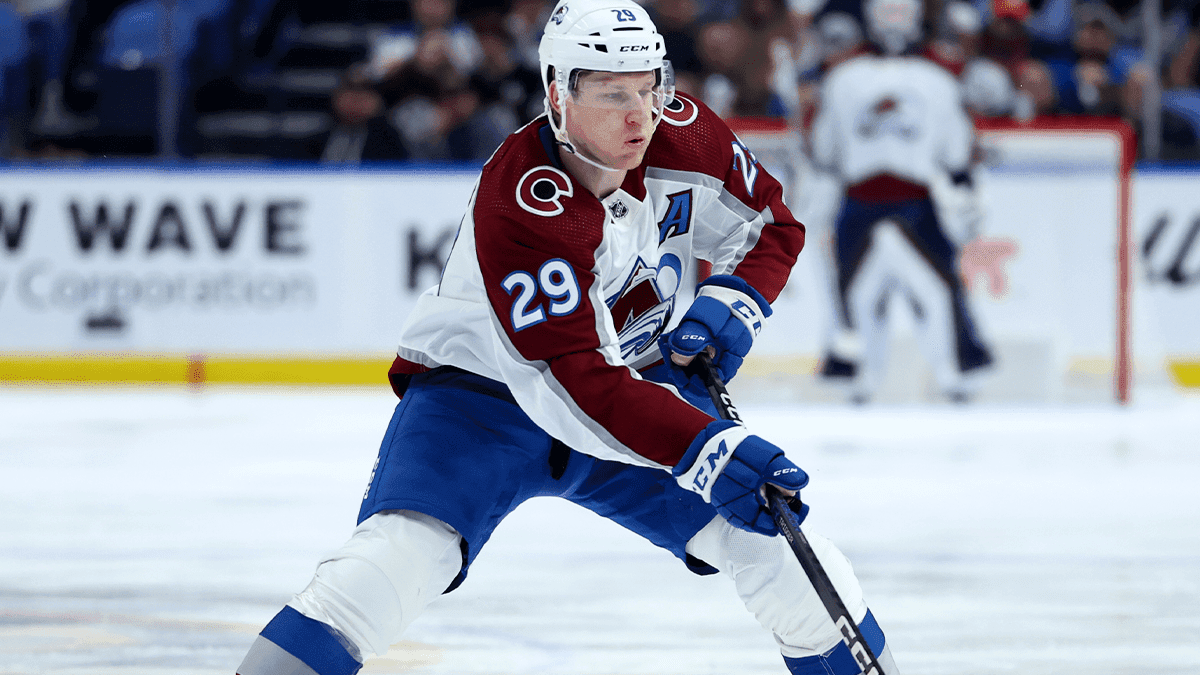 Colorado Avalanche’s Nathan MacKinnon leaves game with upperbody injury