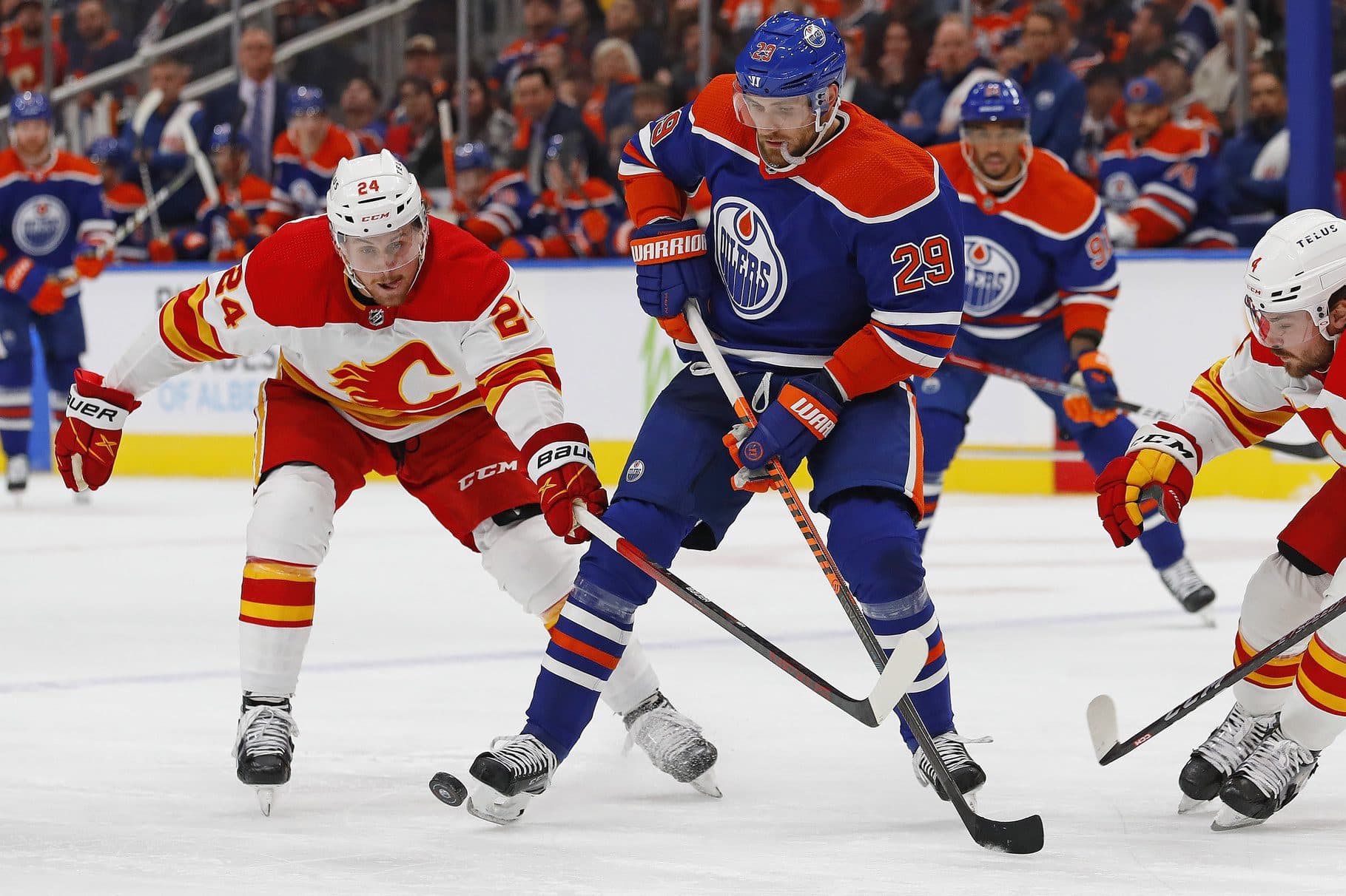 Oilers defeat Flames outdoors in NHL Heritage Classic