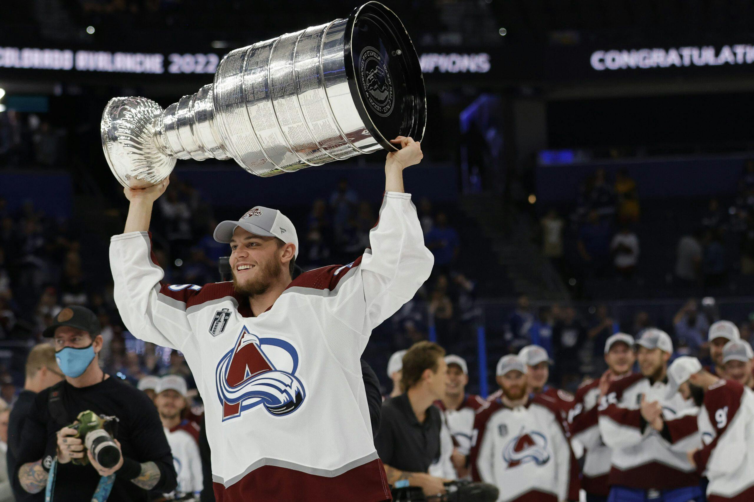 Avalanche defeat Lightning for Stanley Cup title in Game 6 - Los Angeles  Times