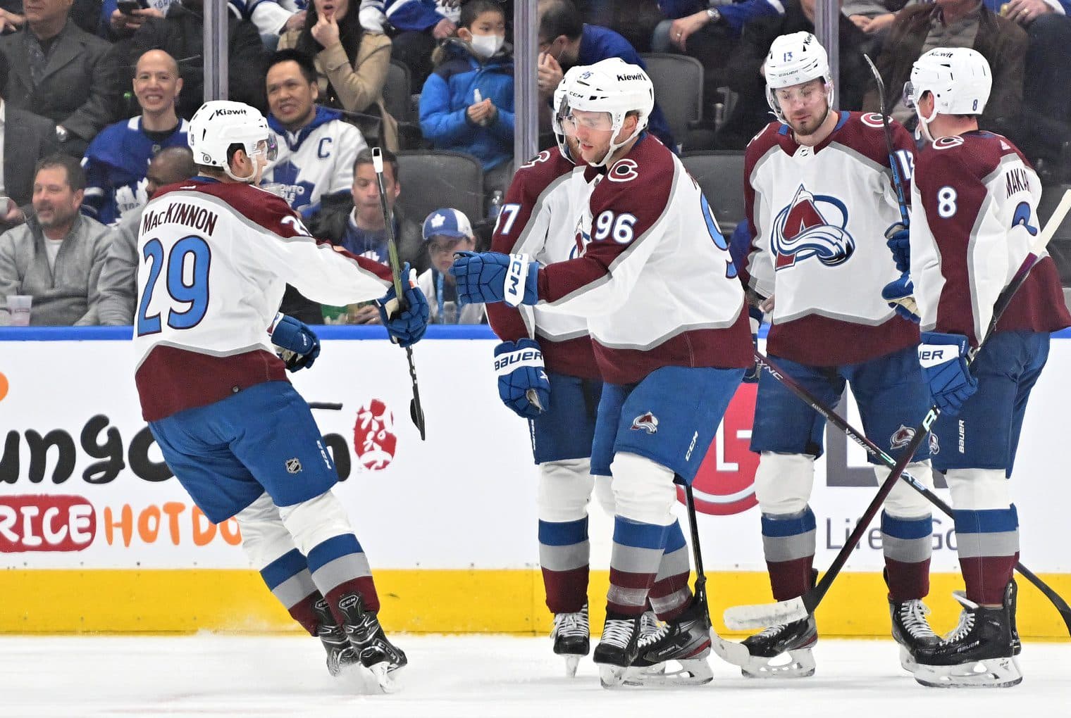 Nick Foligno leaves Blue Jackets-Kings game on stretcher