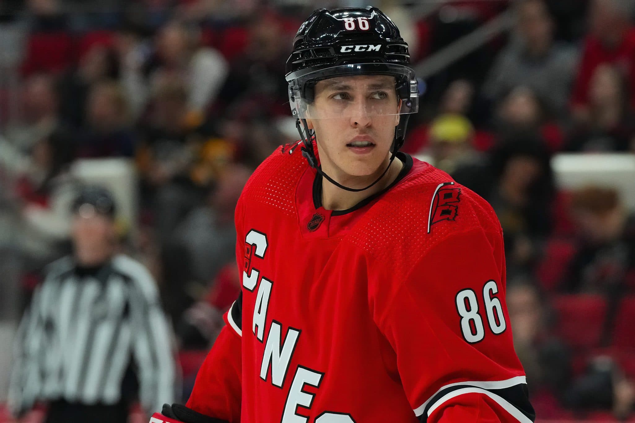 Hurricanes’ Teuvo Teravainen suffers broken hand in Game 2, will undergo surgery