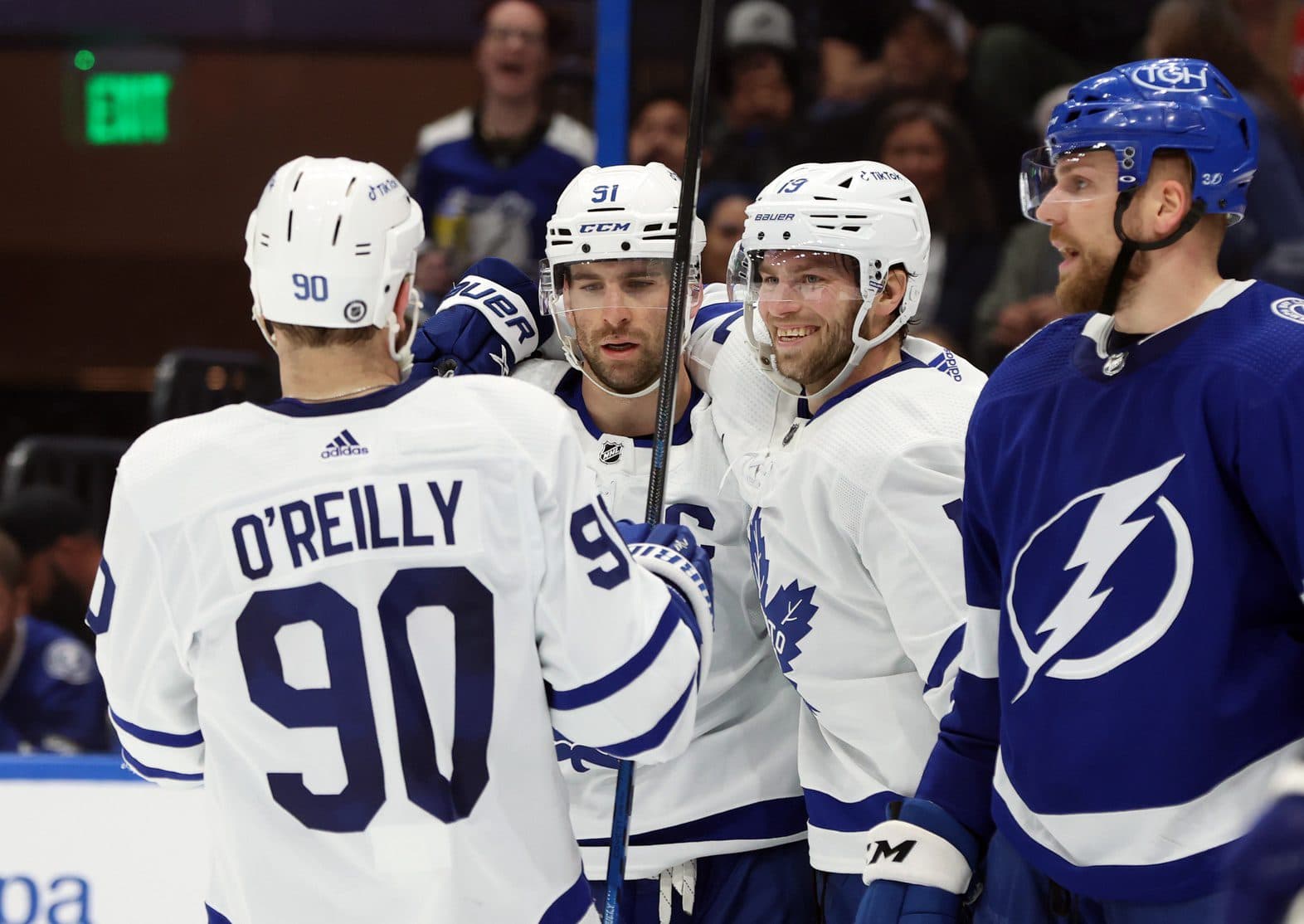 Lightning Dominate Maple Leafs