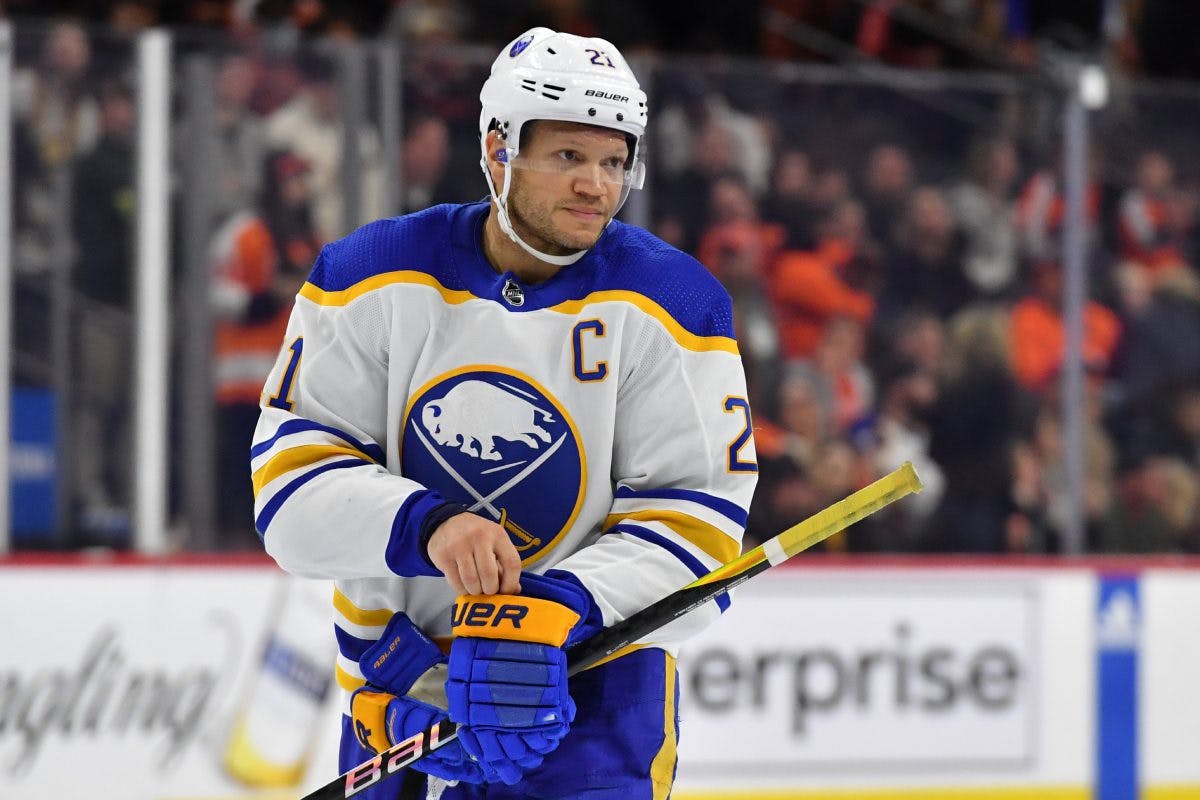 Buffalo Sabres re-sign captain Kyle Okposo to one-year, $2.5 million contract
