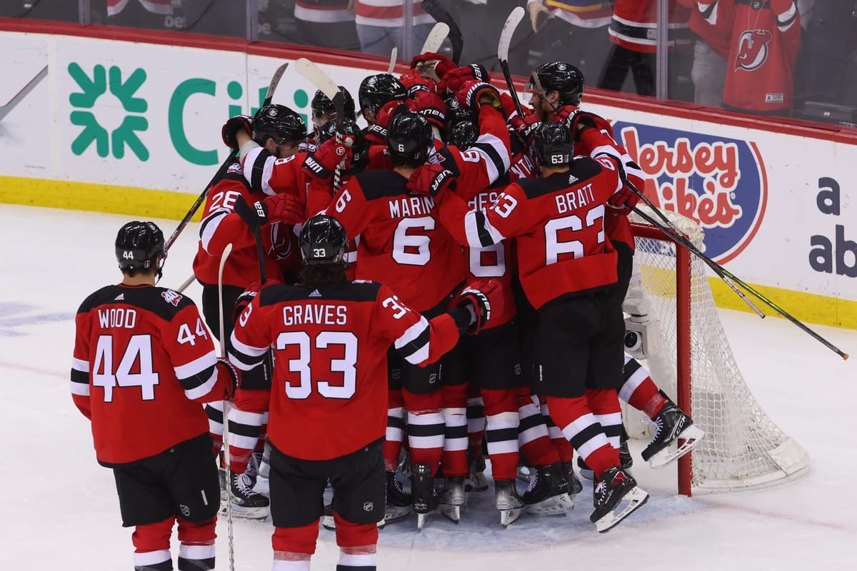 New Jersey Devils celebrate with Jesper Bratt (63) after he scored