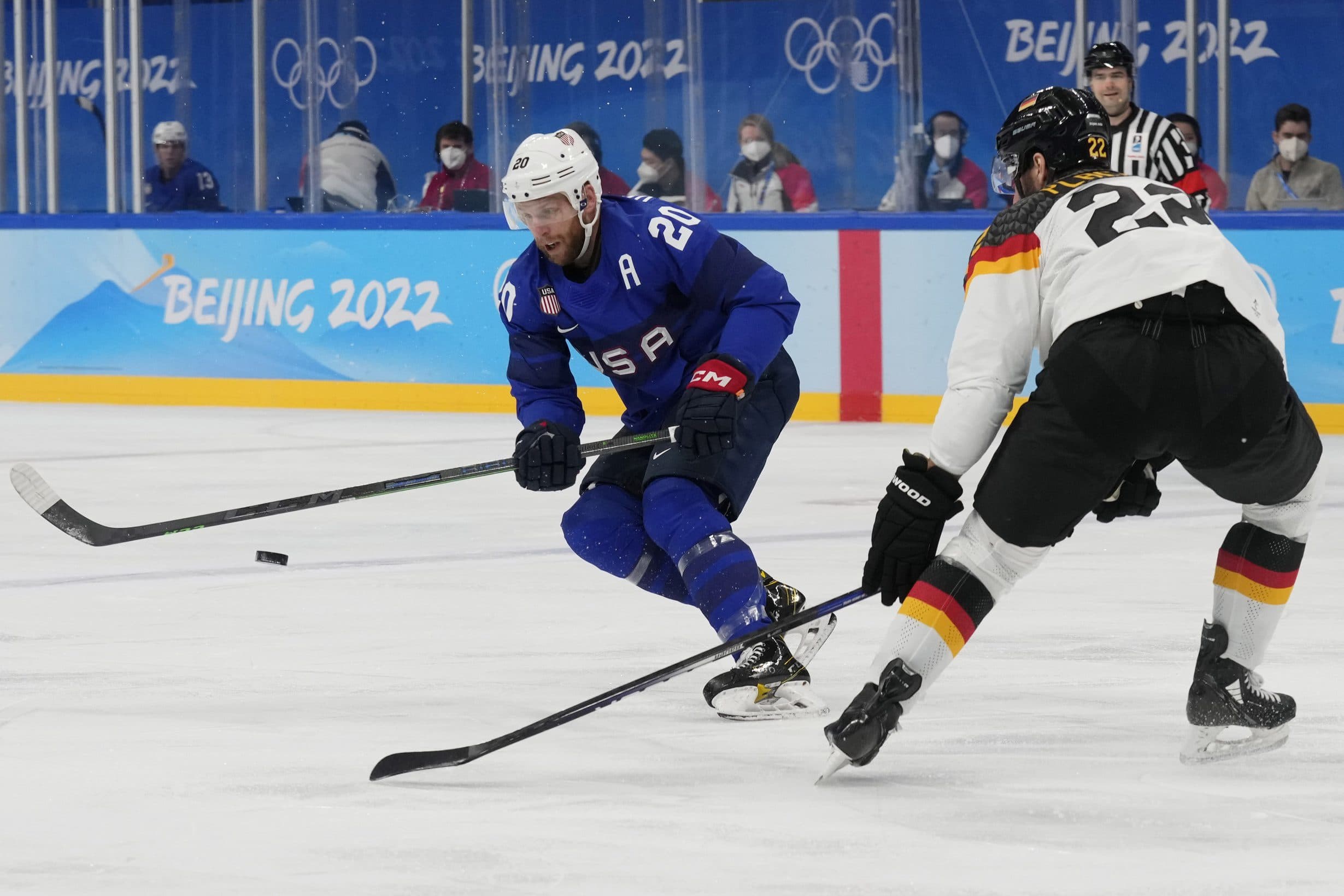 Arizona Coyotes re-sign defenseman Steven Kampfer to one-year contract
