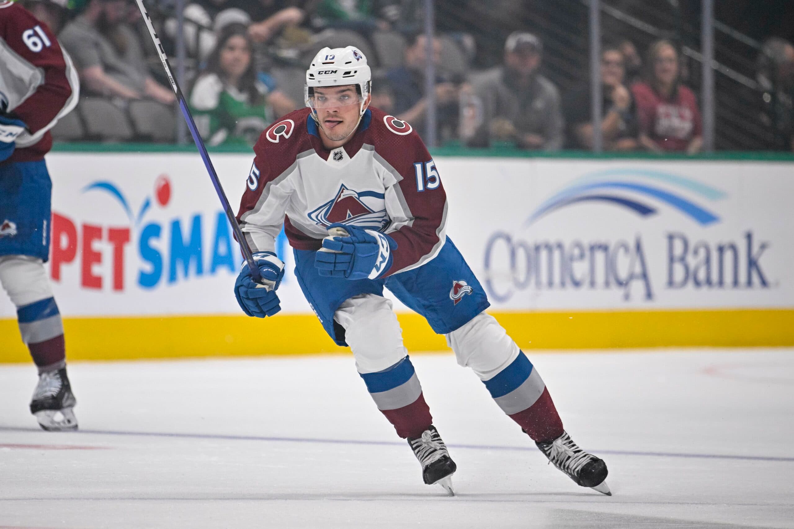New Jersey Devils acquire Shane Bowers from Boston Bruins for Reilly Walsh