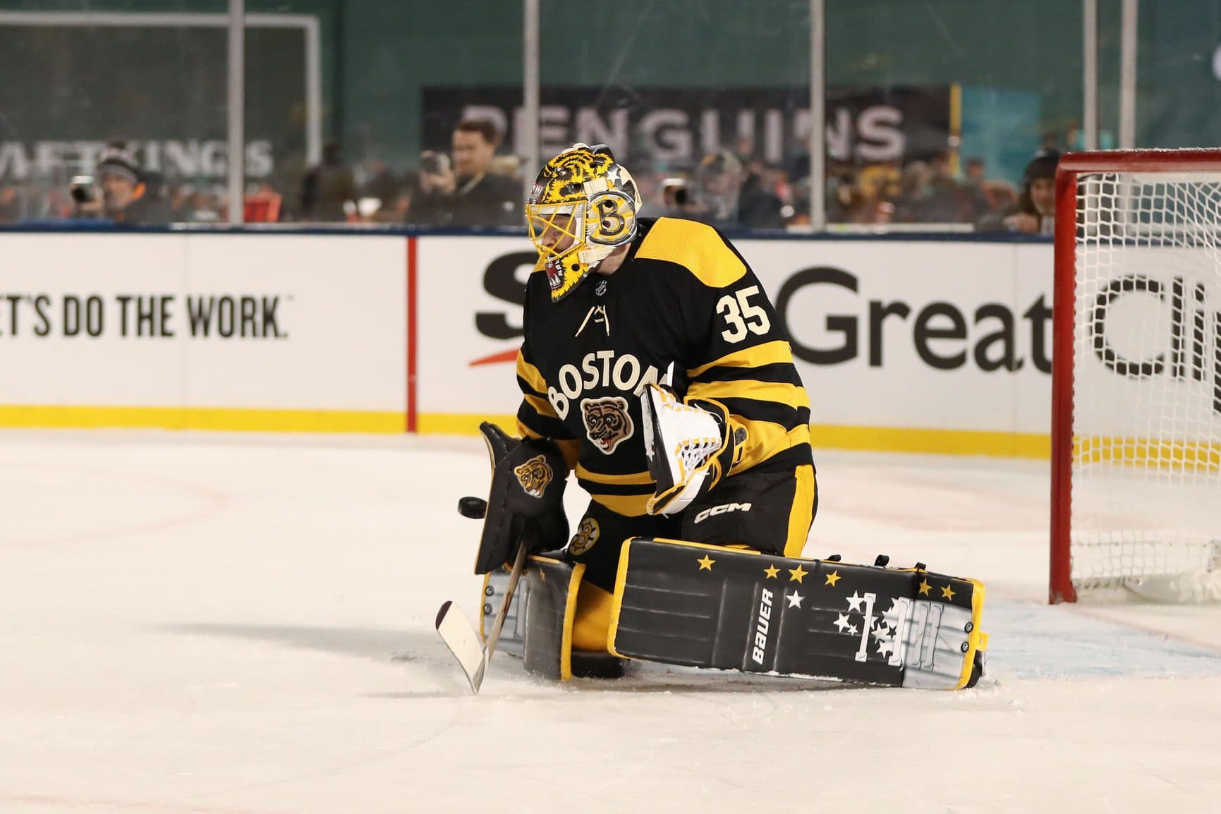 Boston Bruins goaltender Linus Ullmark named 2023 Vezina Trophy Winner