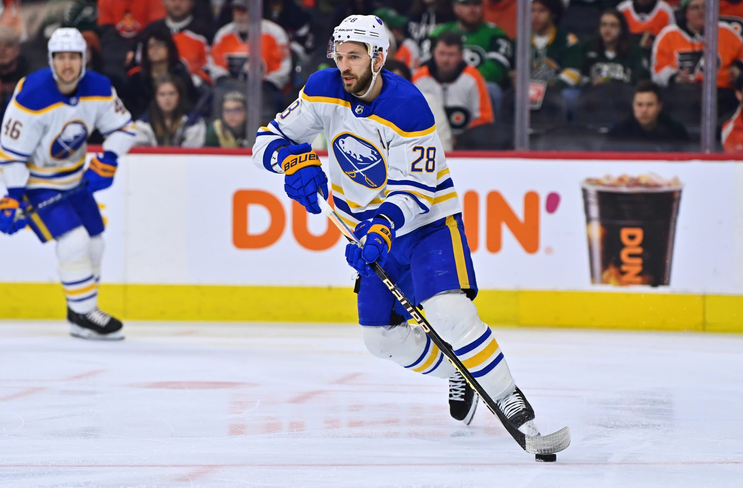 Zemgus Girgensons leaves Sabres, signs three-year deal with Lightning