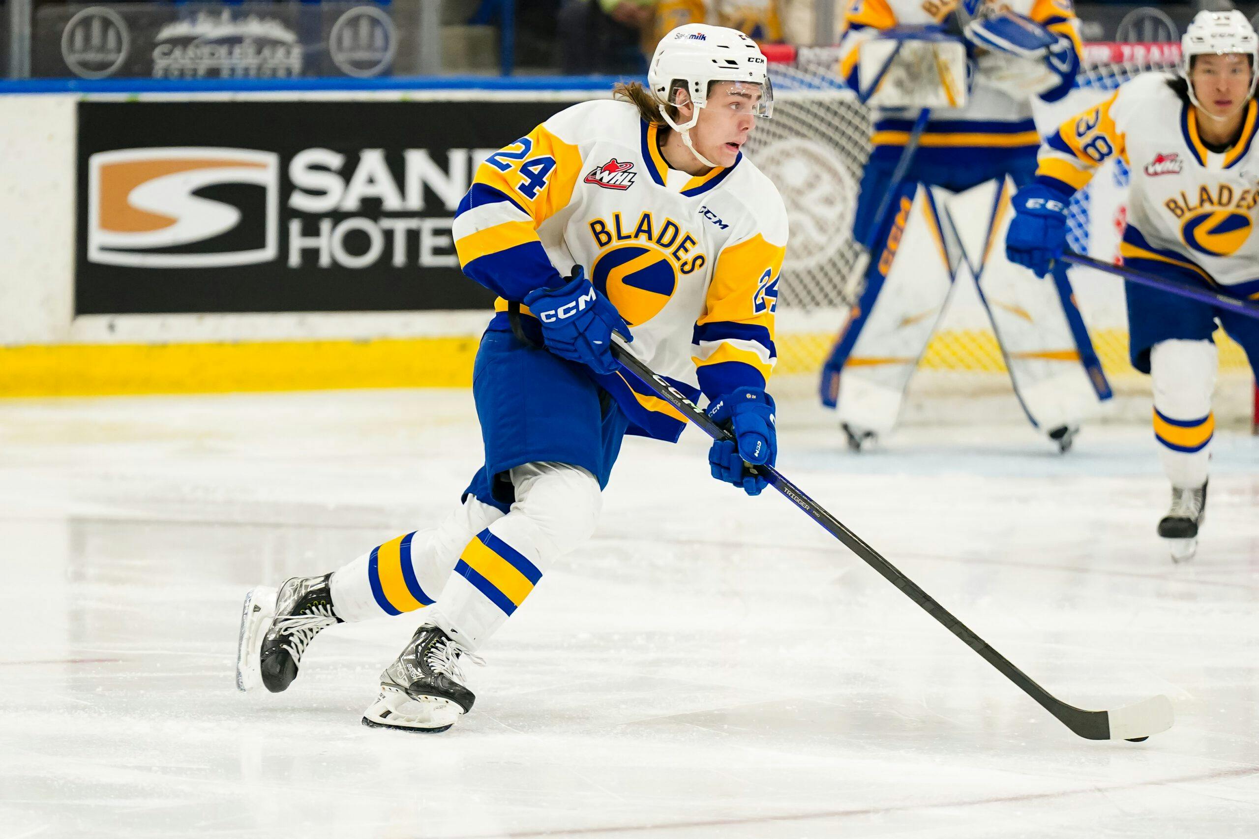 Nashville Predators sign first-round pick Tanner Molendyk to entry-level contract