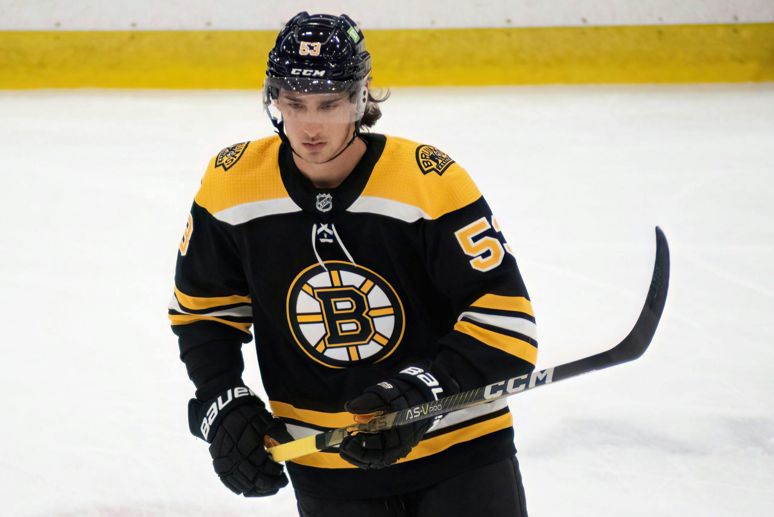 Boston Bruins sign Joey Abate to one-year contract