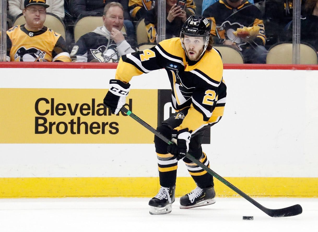 Pittsburgh Penguins re-sign defenseman Ty Smith to one-year contract