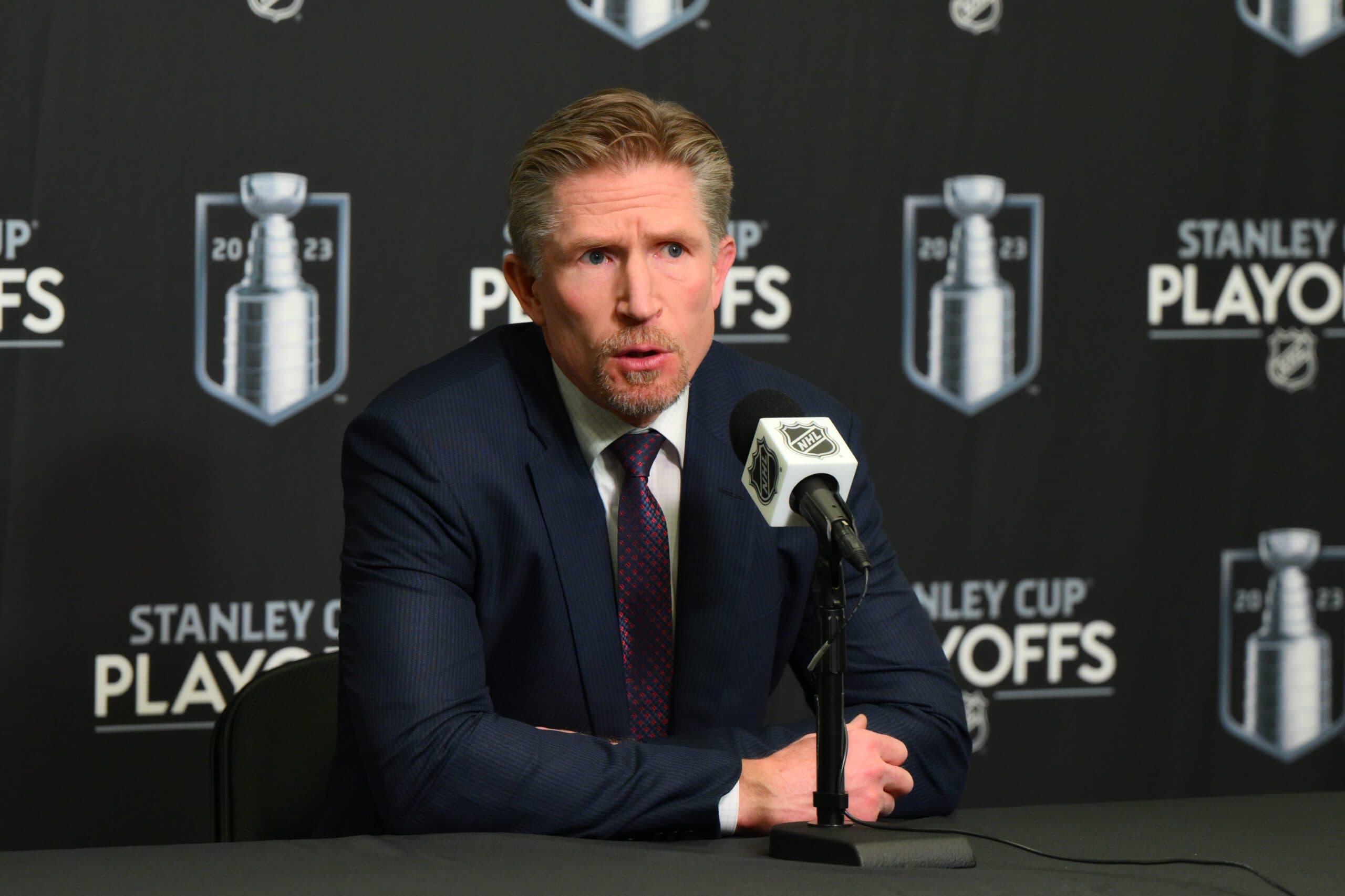 Seattle Kraken re-sign head coach Dave Hakstol to three-year contract