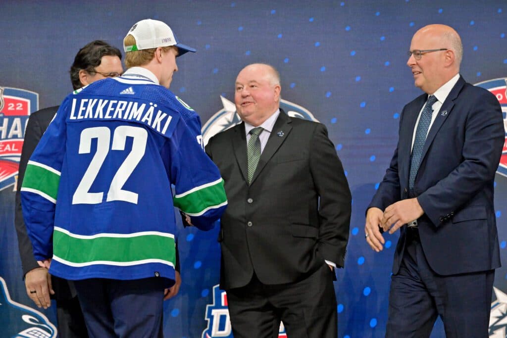 Insider drops major hints at Pettersson's future in Vancouver