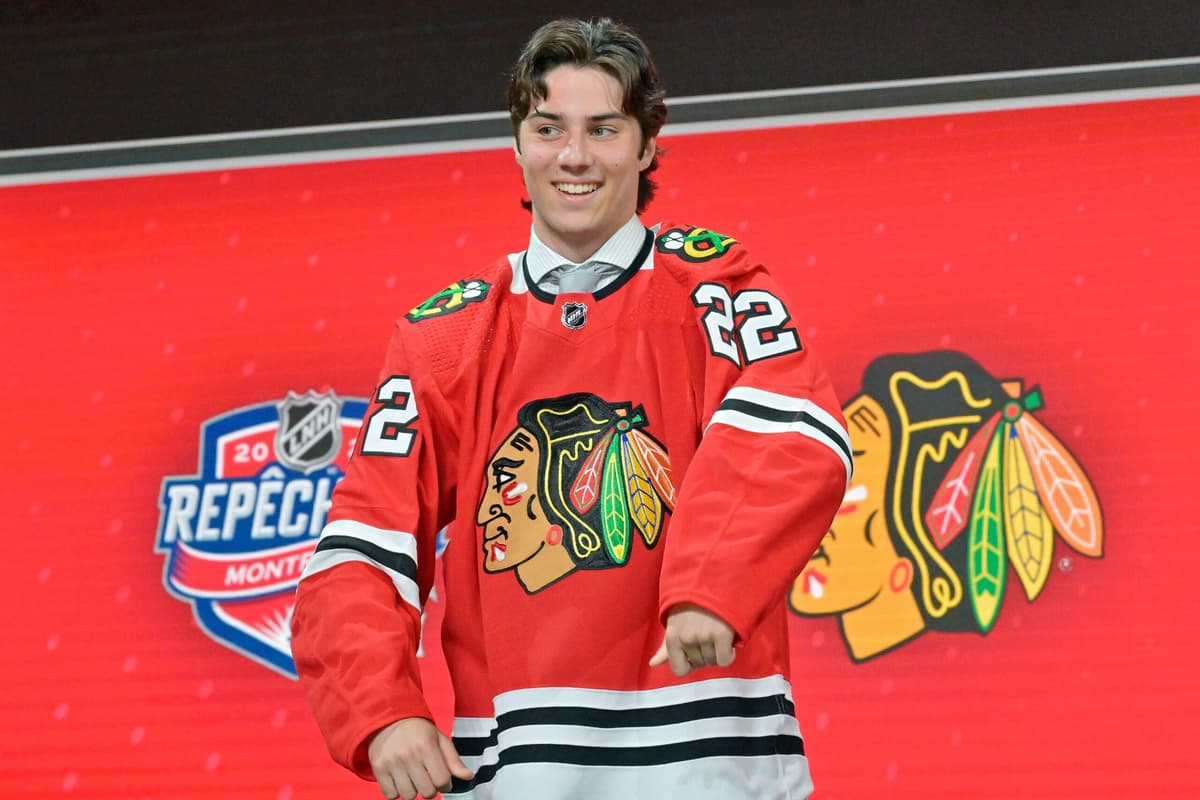 Chicago Blackhawks sign Frank Nazar to entry-level contract
