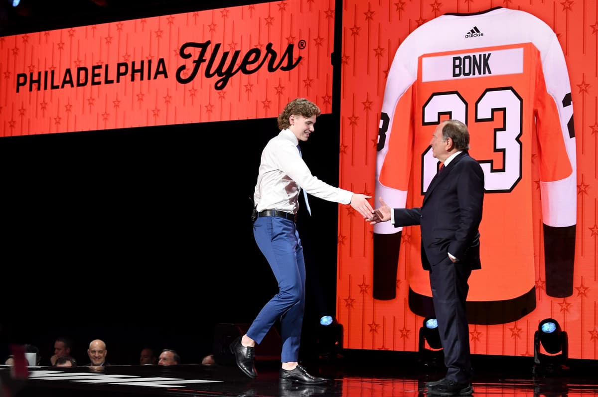 Philadelphia Flyers sign 2023 firstround pick Oliver Bonk to ELC Daily Faceoff