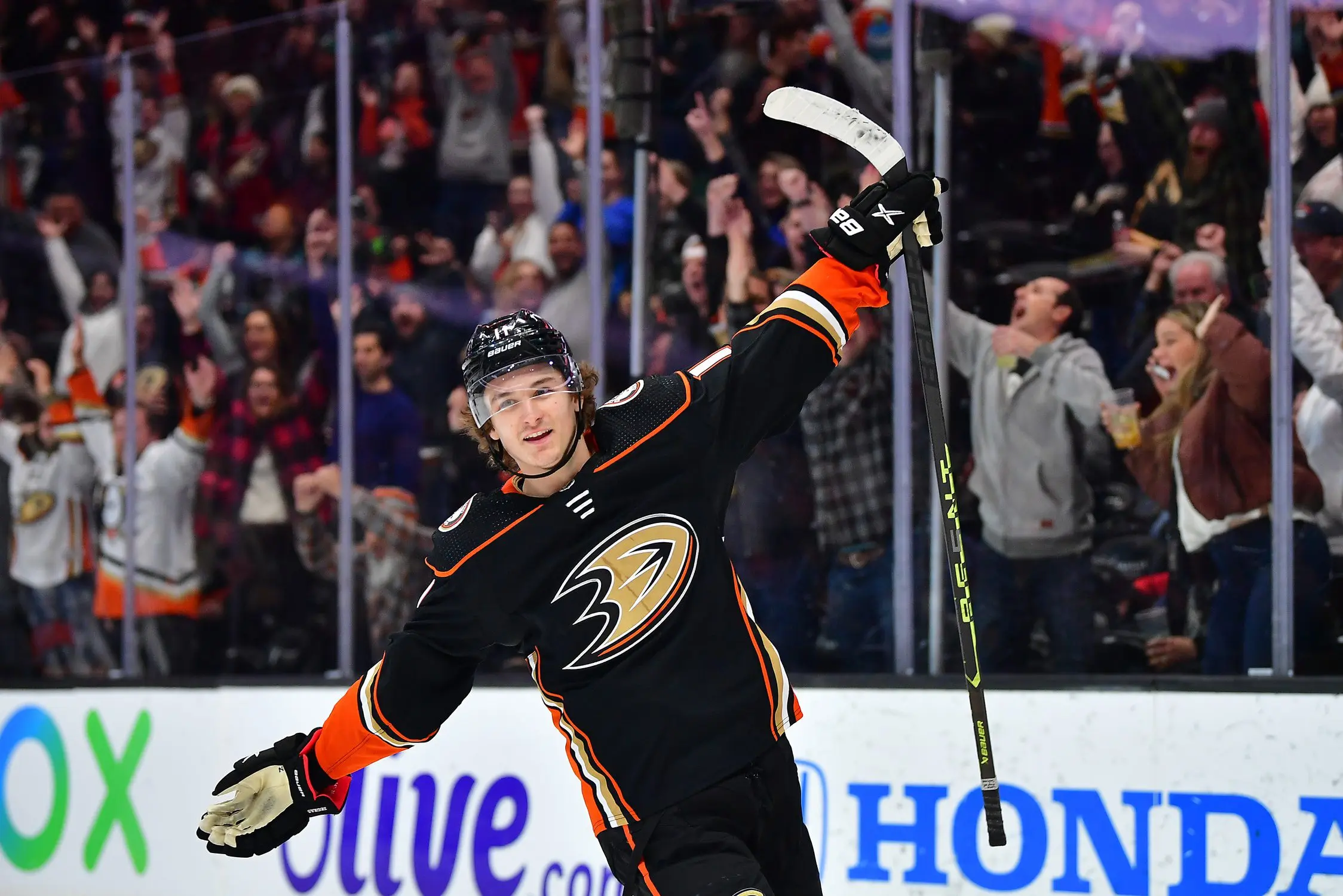 Anaheim Ducks sign forward Trevor Zegras to three-year contract