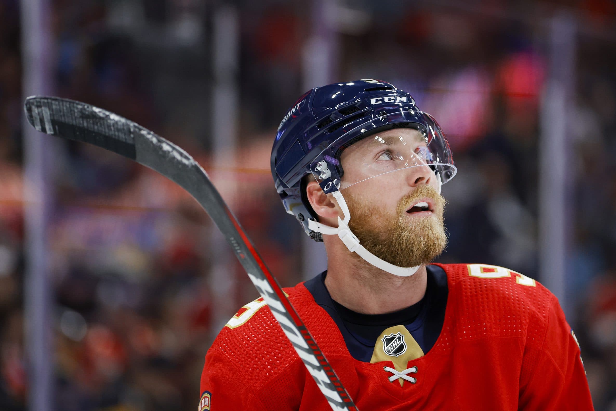 Panthers’ Sam Bennett suffers upper-body injury in Game 2 vs. Lightning