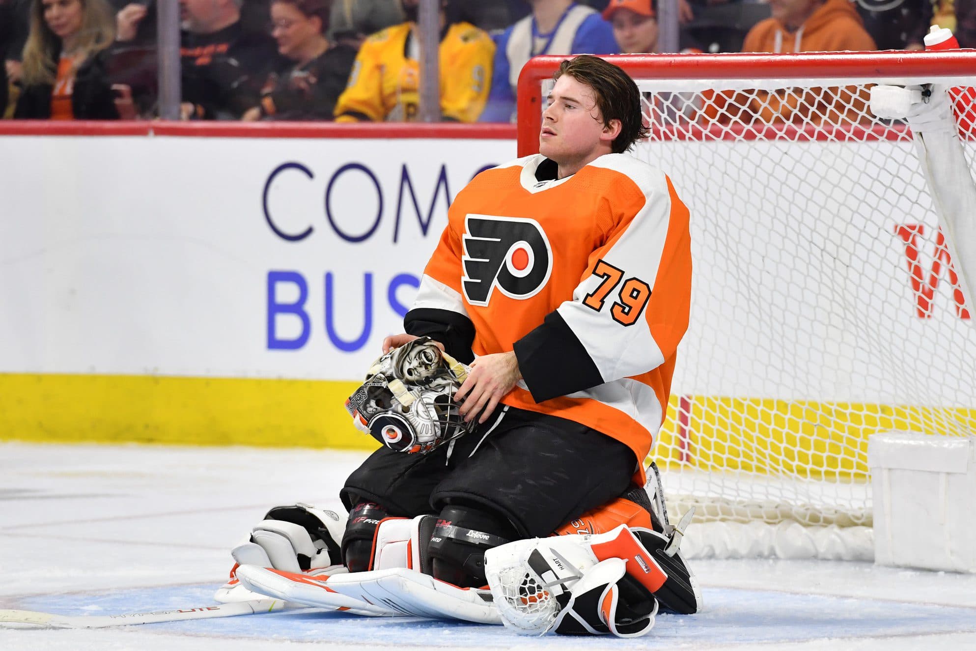 Philadelphia Flyers’ Carter Hart leaves game early with mid-body injury