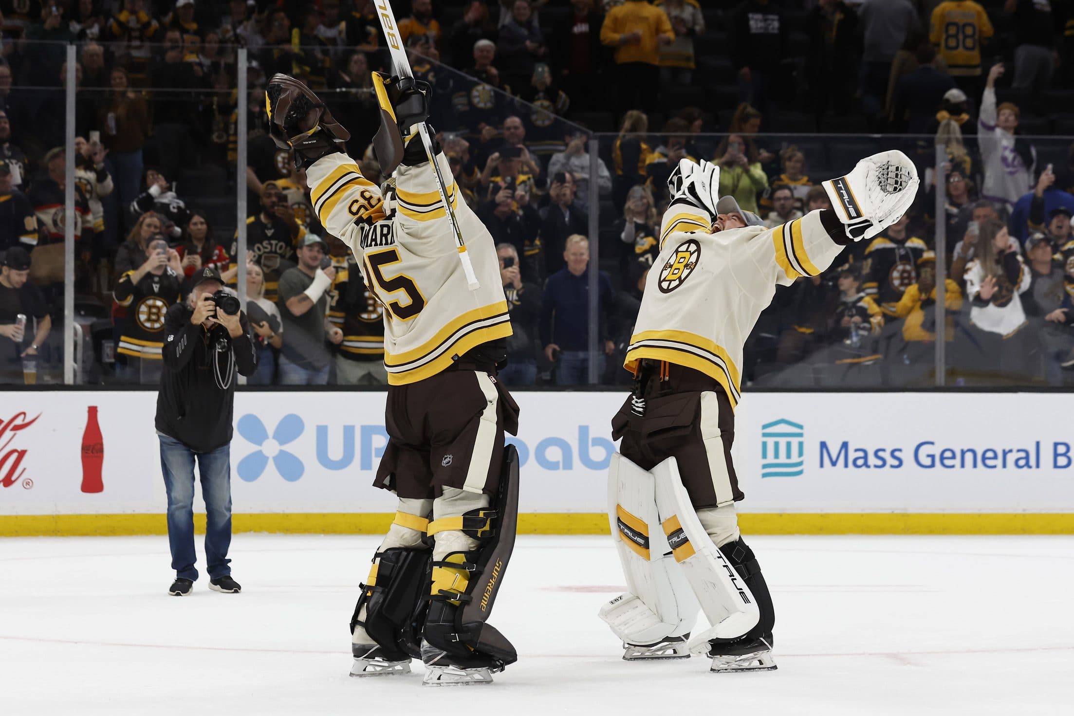 Boston Bruins: Looking at the Goaltending depth in the minors