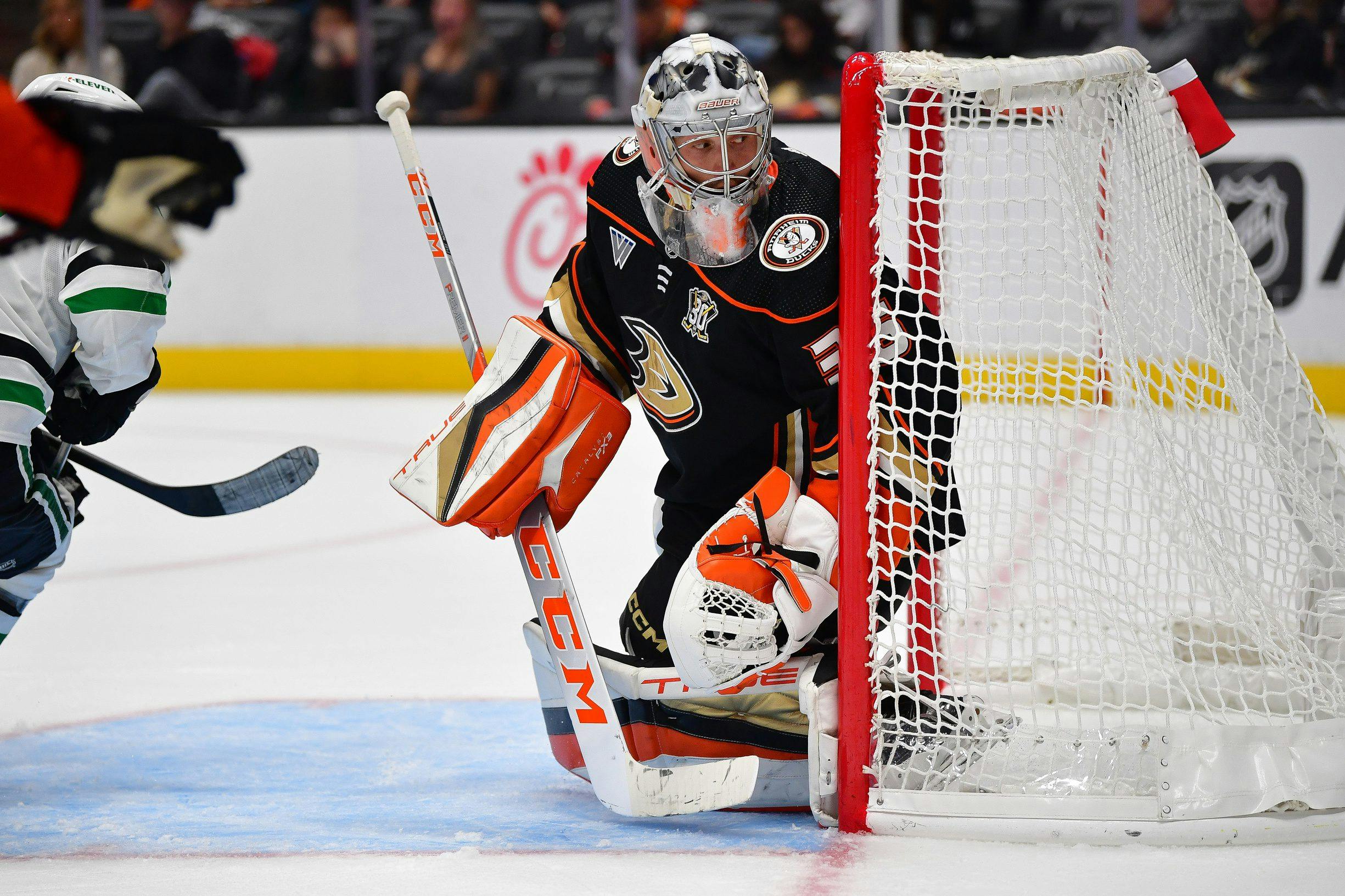 Anaheim Ducks’ John Gibson leaves game early with upper-body injury