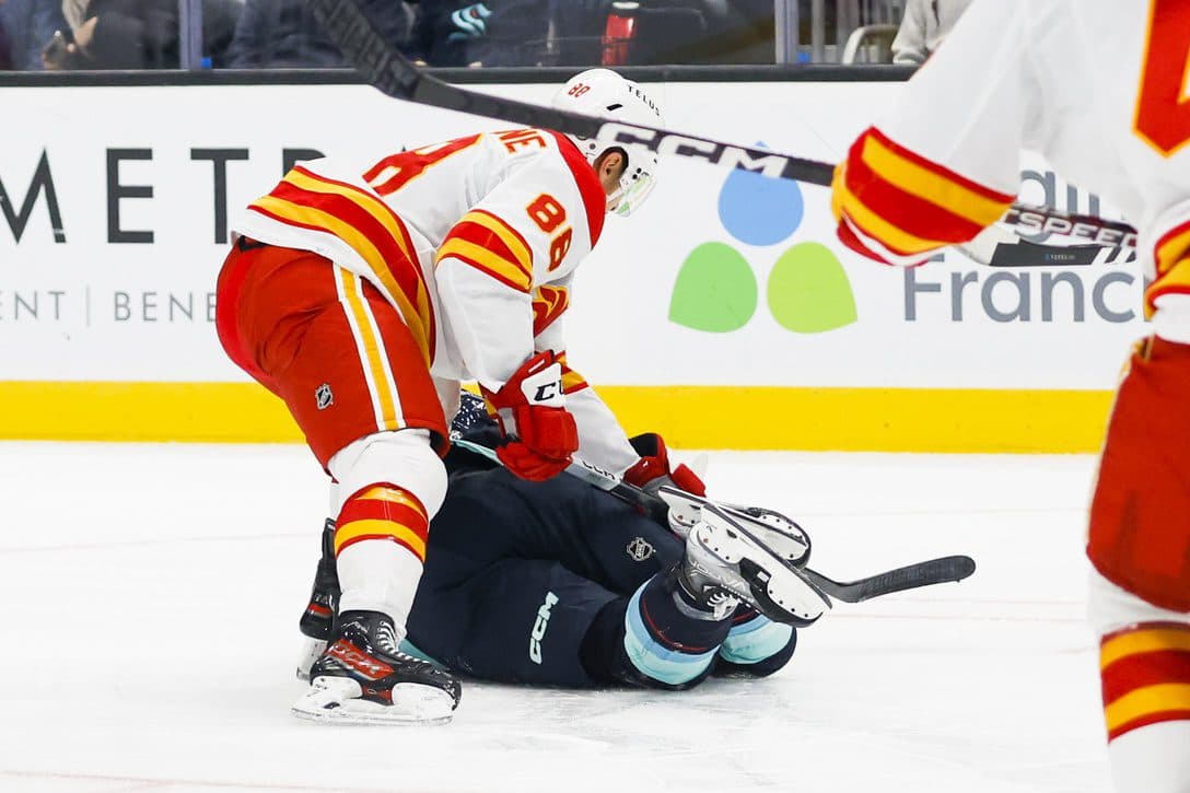 Calgary Flames' Andrew Mangiapane ejected from game for cross-checking -  Daily Faceoff