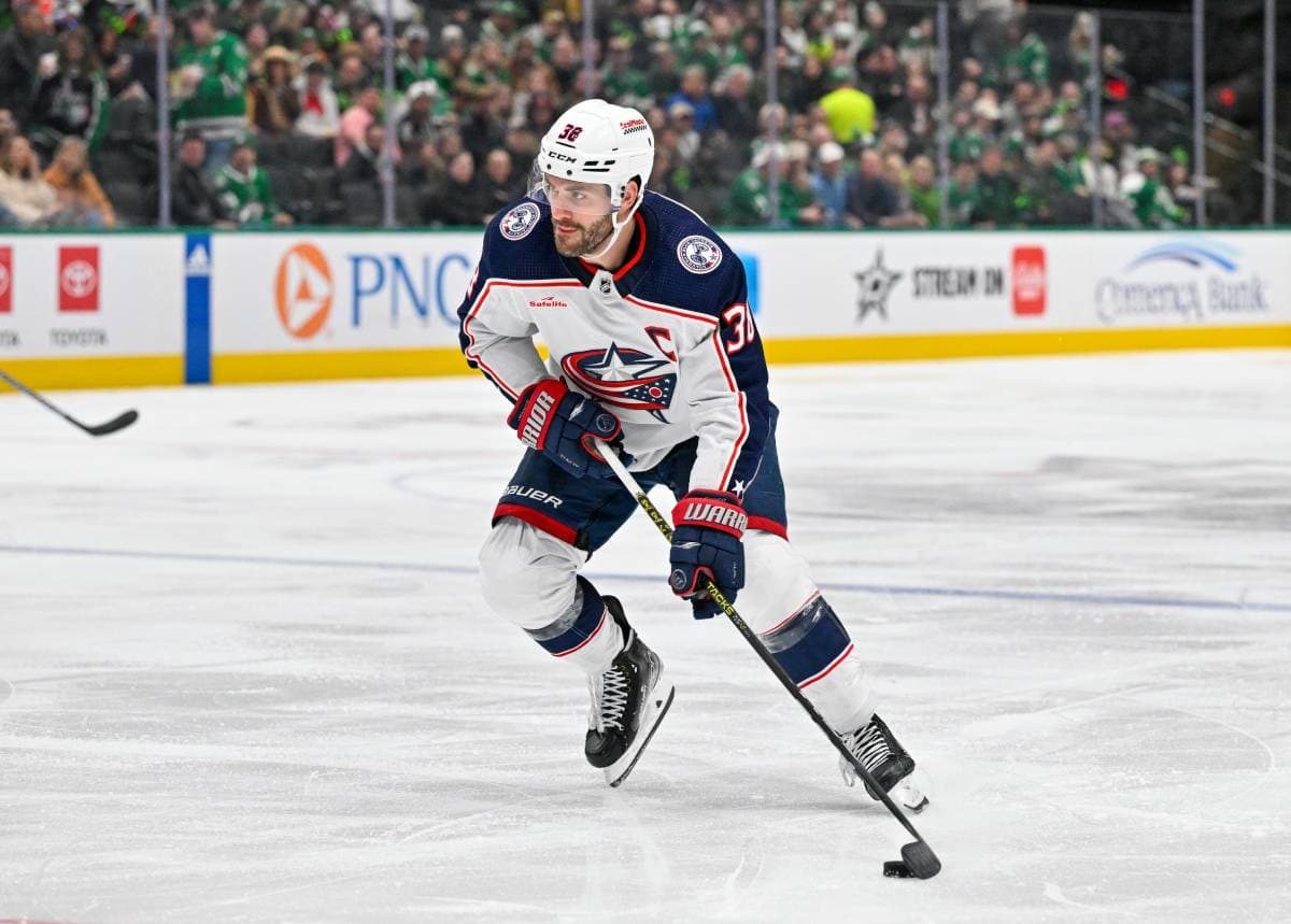 Blue Jackets’ Boone Jenner leaves game vs. Blues after being hit in face by puck