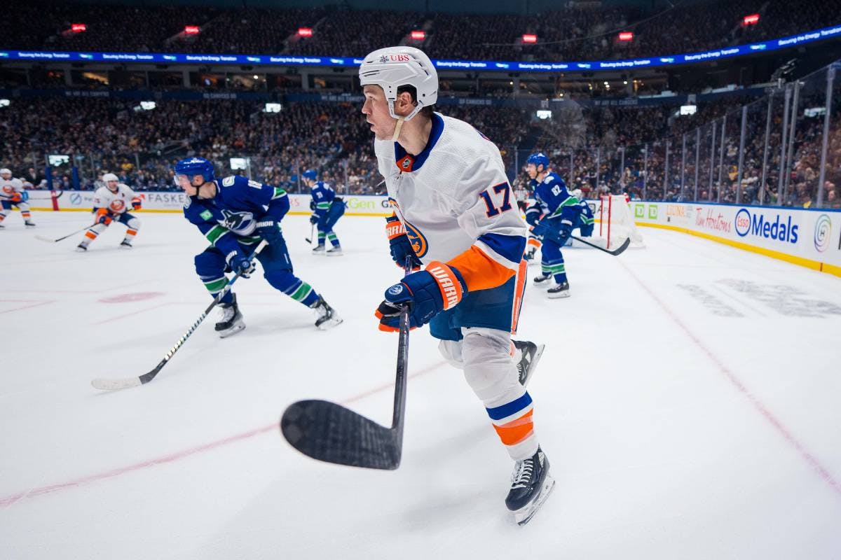 New York Islanders place forward Matt Martin back on injured reserve