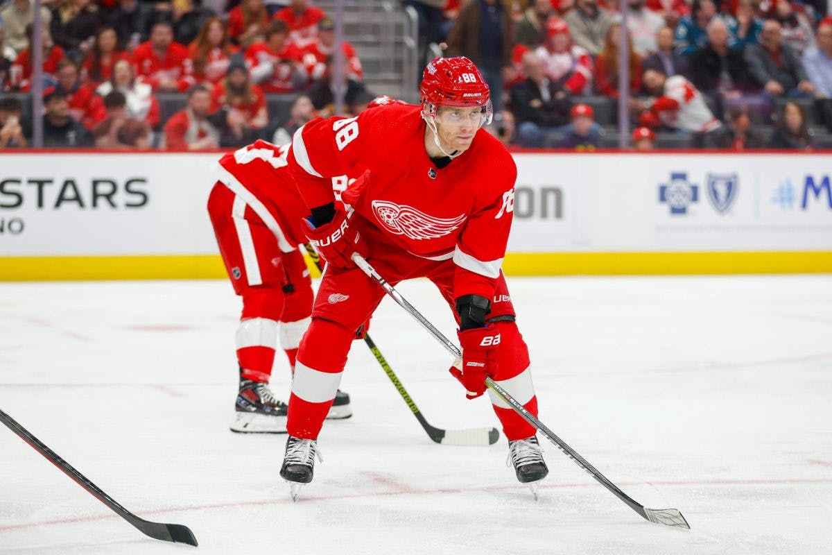 Detroit Red Wings’ Patrick Kane exits game vs. Maple Leafs with lower-body injury