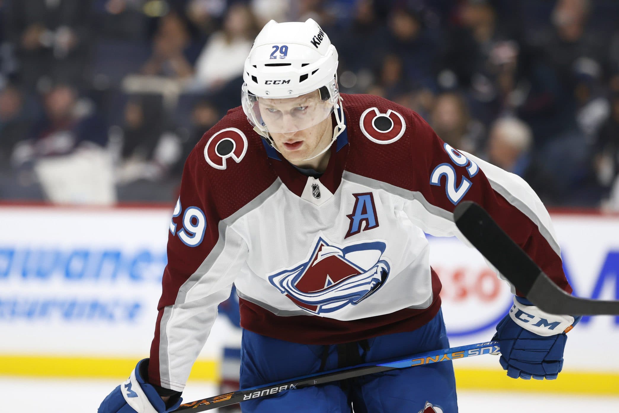 avalanche forward nathan mackinnon