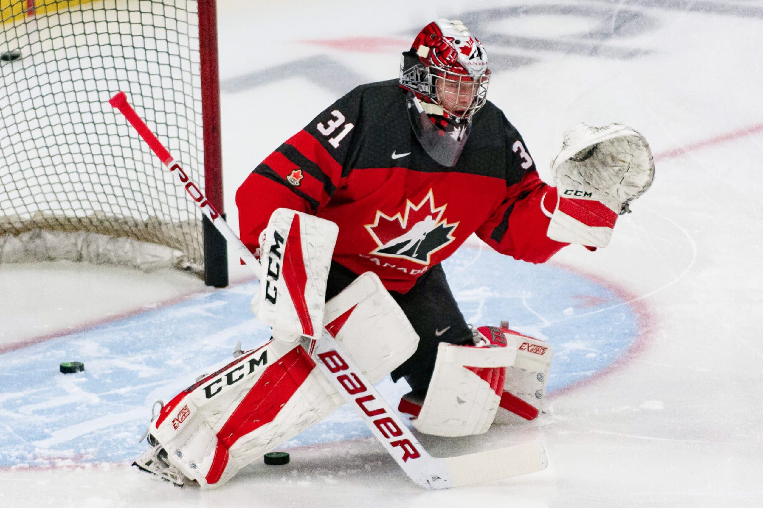 Carter Hart (Steven Ellis/Euro Hockey)