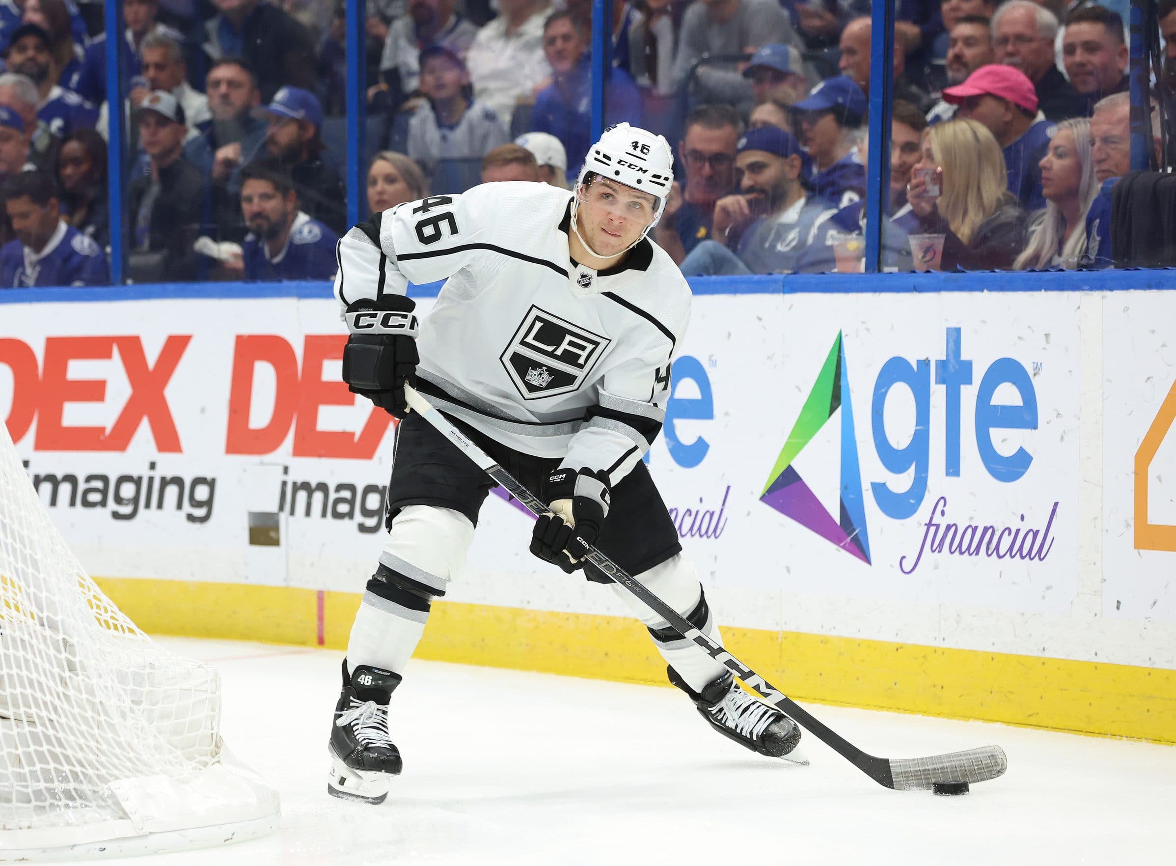 Los Angeles Kings Blake Lizotte leaves game vs. Hurricanes with lower-body injury