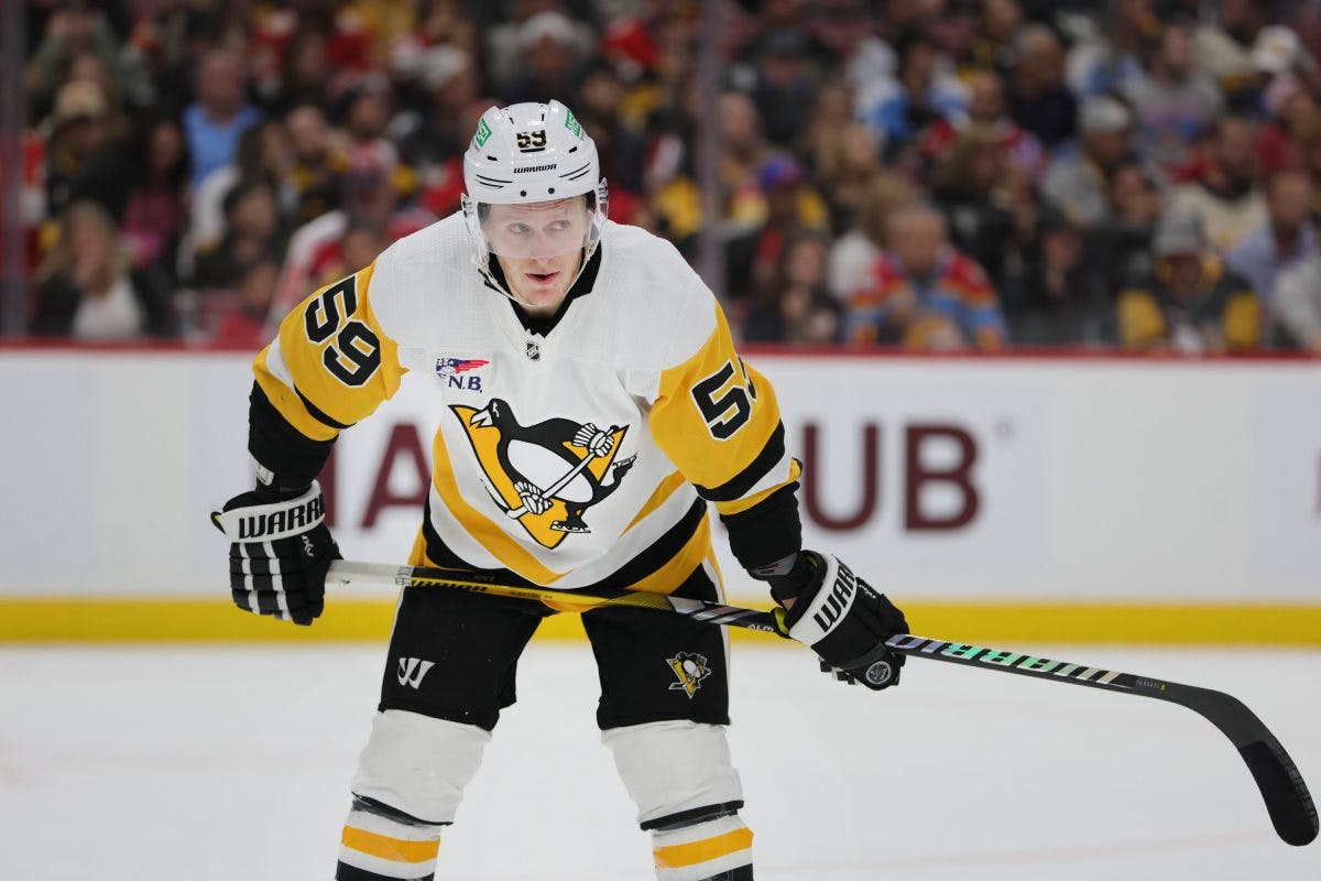 Hurricanes acquire Jake Guentzel from Penguins for Michael Bunting, conditional first-round pick, prospects