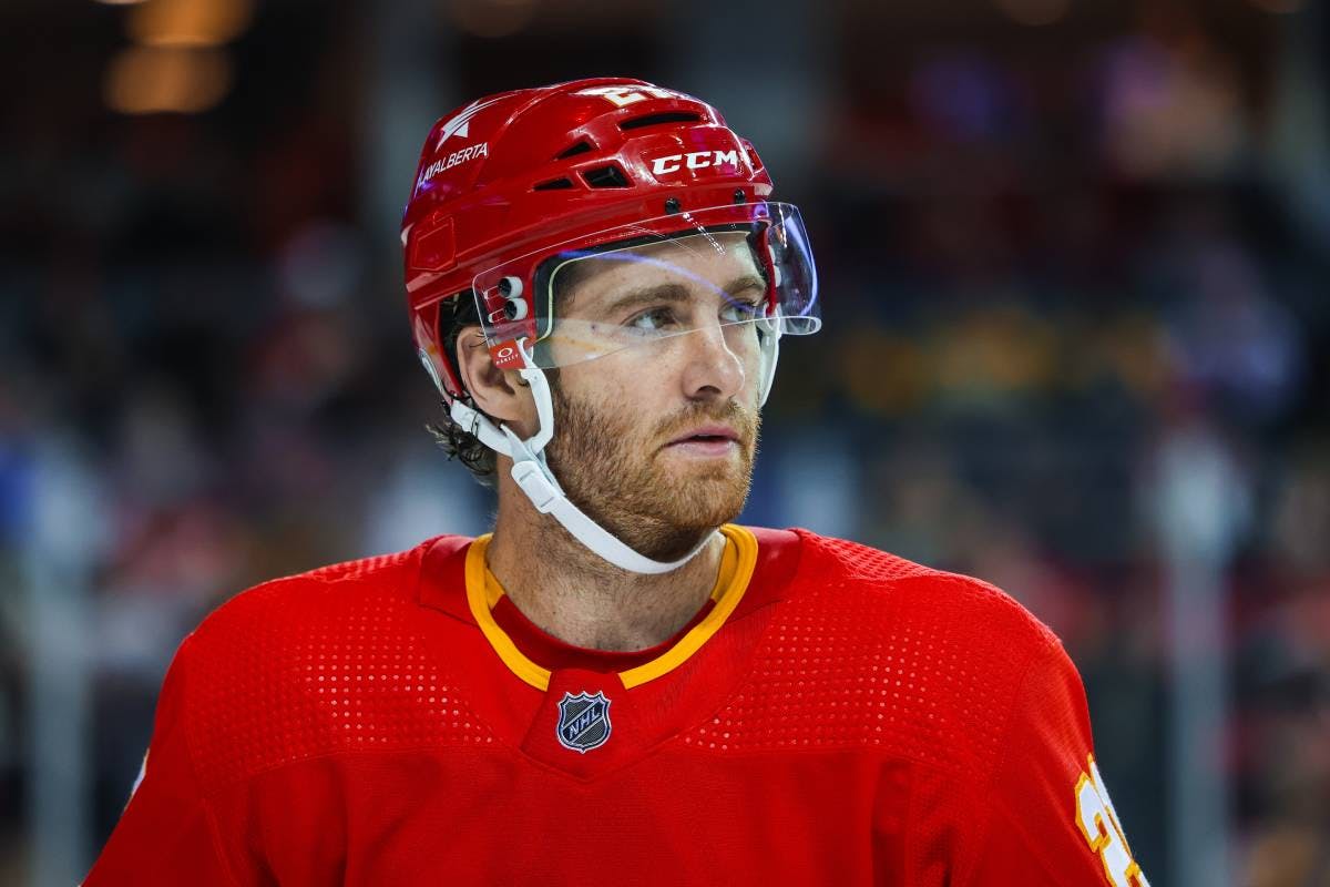 Calgary Flames sign Kevin Rooney to one-year extension