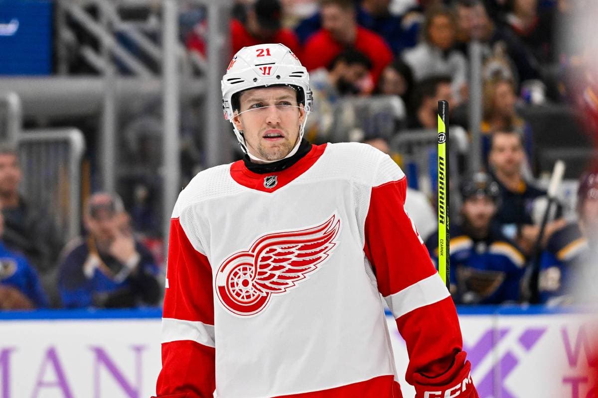 Detroit Red Wings place forward Austin Czarnik on waivers