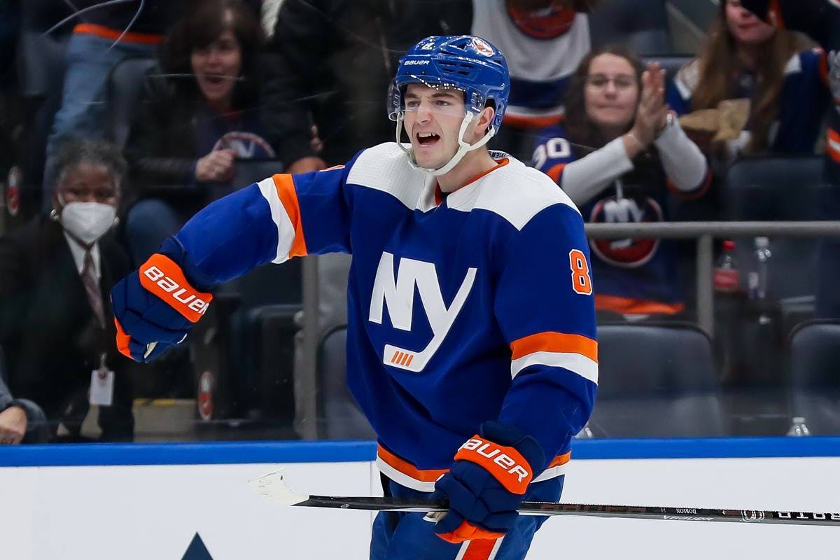 New York Islanders defenseman Noah Dobson day-to-day with upper-body injury, will not play Saturday